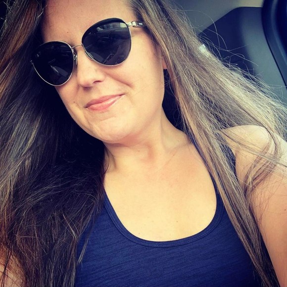 Meet your Posher, Amanda - Picture 1 of 1